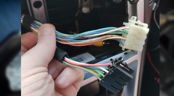 FAQ installation autoradio - image connecter les cable de l'autoradio