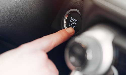 Guide installation Ampoule - étape : éteindre le moteur de son véhicule | Centre auto Autobacs