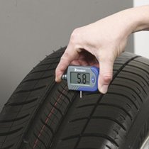 Controleur-de-pression-digital-et-d'usure-des-pneumatiques-Michelin-212077 Controleur-de-pression-digital-et-d'usure-des-pneumatiques-Michelin-212077